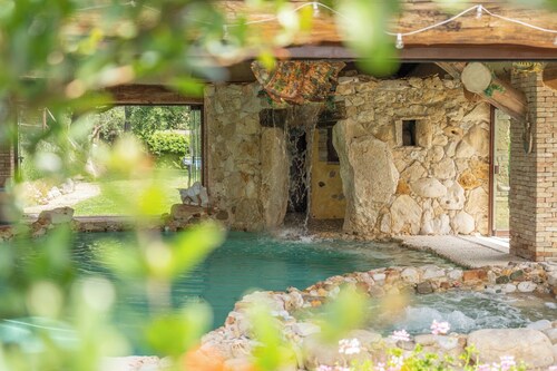 VILLA DE FABLES, Orvieto, 14 pl. Piscine privée chauffée à 30 ° C + SPA, 24 h 