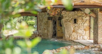 VILLA DE FABLES, Orvieto, 14 pl. Piscine privée chauffée à 30 ° C + SPA, 24 h