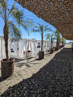 Solstolar och strandhanddukar