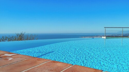 Luxury villa for 8 with infinity pool and panoramic sea views