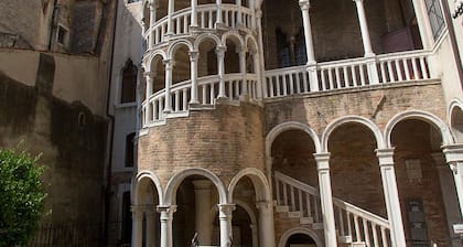 Palazzo Notarbartolo an extraordinary charming house in the heart of Venice