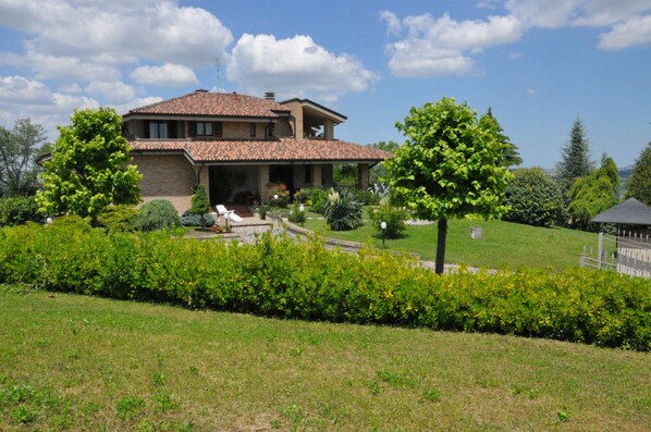 Exterior - TITTY'S HOUSE, OASIS OF PEACE IN THE GREEN OF THE MARCHIGIAN HILLS. (MONTOTTONE)