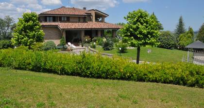 TITTY'S HOUSE, OASIS OF PEACE IN THE GREEN OF THE MARCHIGIAN HILLS.