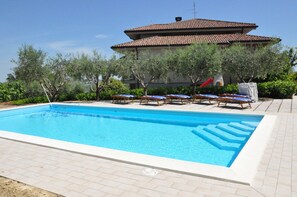 Outdoor pool - TITTY'S HOUSE, OASIS OF PEACE IN THE GREEN OF THE MARCHIGIAN HILLS. (MONTOTTONE)