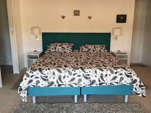 4 chambres, fer et planche à repasser, Wi-Fi gratuit, draps fournis