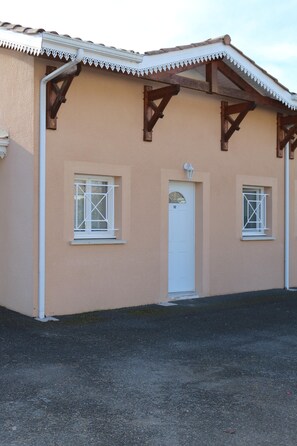 Exterior detail - 2 STEPS FROM ARCACHON BASIN AND NEAR OCEAN BEACHES (Andernos-Les-Bains)