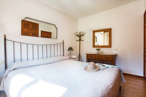 4 chambres, fer et planche à repasser, Wi-Fi gratuit, draps fournis