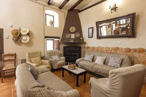 Smart TV, fireplace, DVD player, table tennis - country holiday home - Carcabuey (Carcabuey)