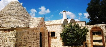 INDEPENDENT TRIPLE AND ACCOMMODATION IN THE 1700'S SPLENDID MASSERIA WITH SWIMMING POOL - WIFI 