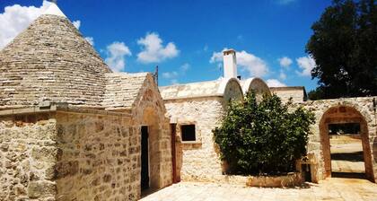 INDEPENDENT TRIPLE AND ACCOMMODATION IN THE 1700'S SPLENDID MASSERIA WITH SWIMMING POOL - WIFI