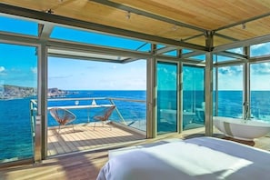 3 bedrooms, in-room safe, iron/ironing board, travel crib - Villa Hermes - Extravagant, hideaway villa by the sea (keramoti)