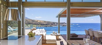 Villa Hermes - Extravagant, hideaway villa by the sea