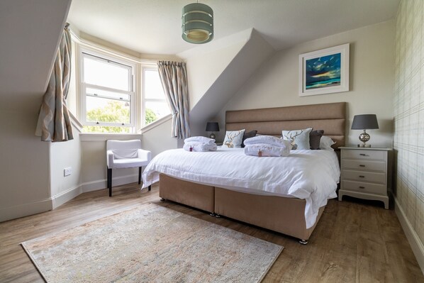 3 makuuhuonetta, egyptinpuuvillaiset lakanat