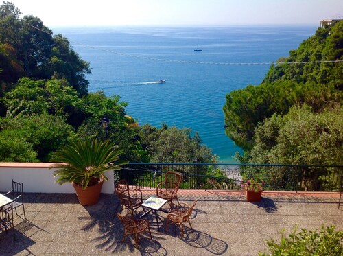 Villa - direct access to the beach