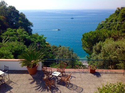 Villa - direct access to the beach