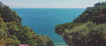 Villa - direct access to the beach