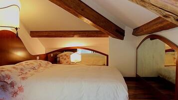 2 bedrooms, in-room safe, iron/ironing board, free WiFi