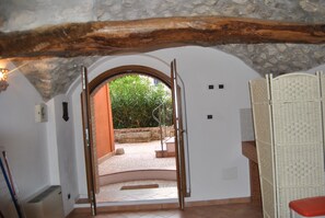 Interior - ROMANTIC IDIPENDENT HOUSEHOLD three minutes from the beach GARAGE satellite TV (Malcesine)