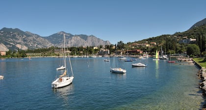 ROMANTIC HOUSEHOLD SUPER PRICE MAY three minutes from the beach GARAGE TV SAT.