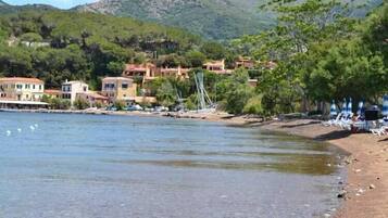 Una spiaggia nelle vicinanze