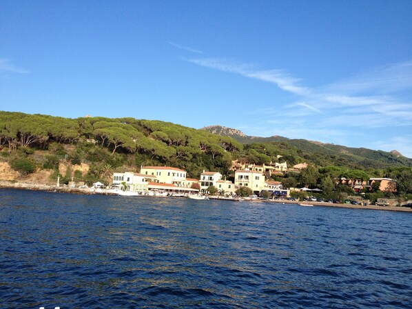 Beach nearby - Enchanting sea view apartment with large terrace (Portoferraio)
