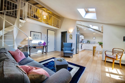 Ideally located. City center, station and bus terminal 1500ft, parking 300ft.