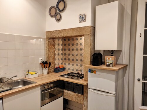 Sunny 2BR - Av. D. Carlos I, Lisbon (São Bento)