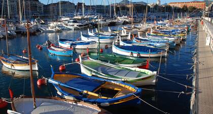 Au Port, Charme, calme, confort, vue mer et proximité plage, parking possible