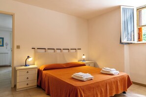 2 室のベッドルーム、アイロン / アイロン台