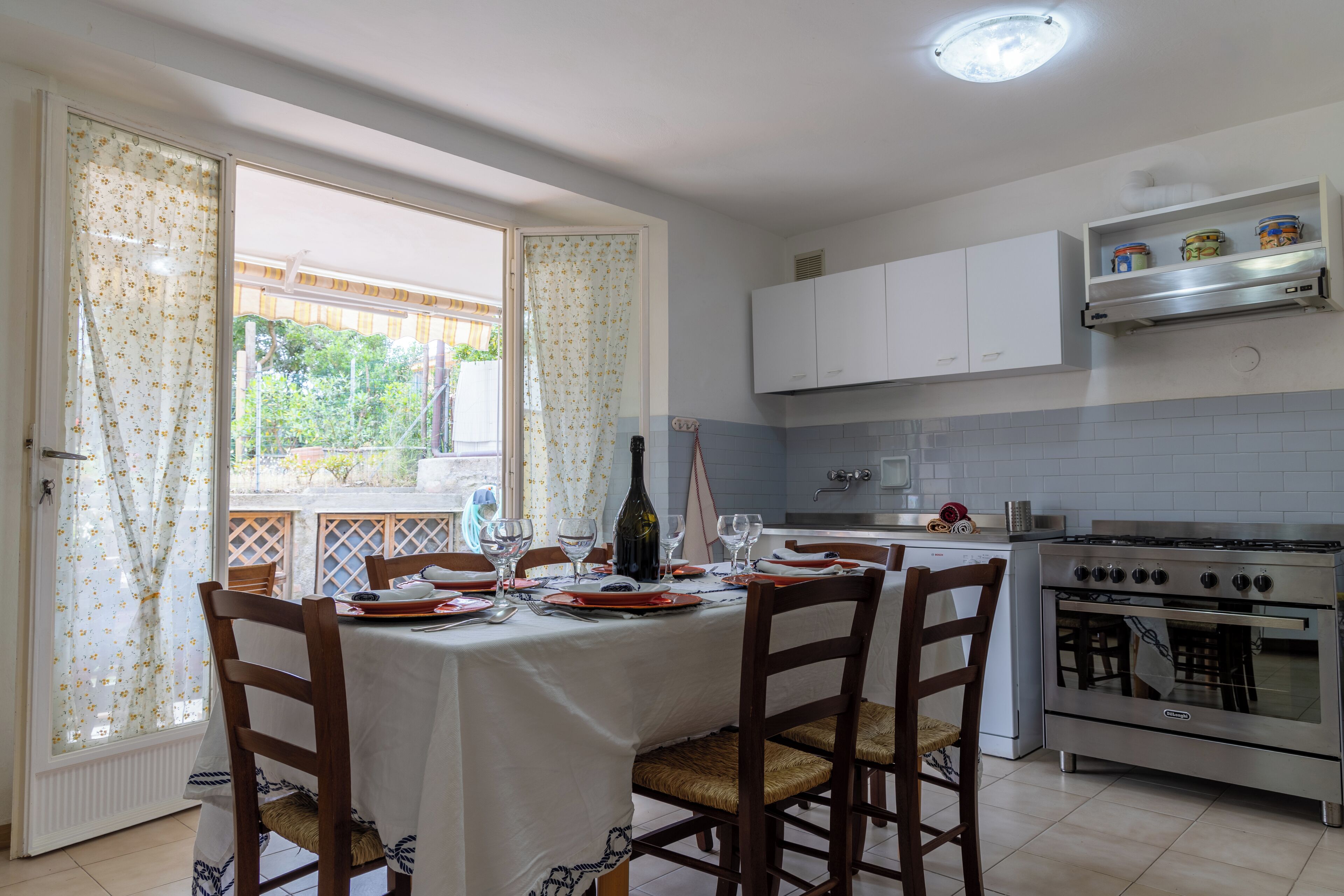 Frigorifero, forno, piano cottura, lavastoviglie