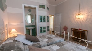4 chambres, bureau, fer et planche Ă repasser, accĂšs au Wi-Fi (inclus)