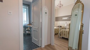 A bedroom with a bed, bedside table, and a mirror. - Villa Ombrosa 8, Emma Villas (Porano)
