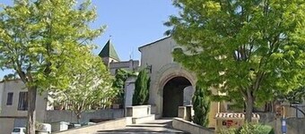 Detached villa with private garden, panoramic views of the Pyrenees