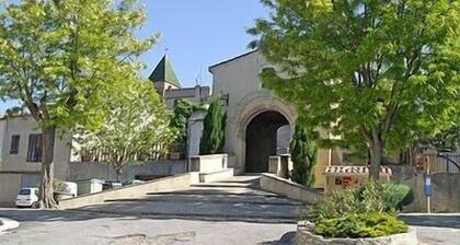 Maison individuelle récente avec jardin privé, vue panoramique sur les Pyrénées