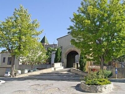 Detached villa with private garden, panoramic views of the Pyrenees