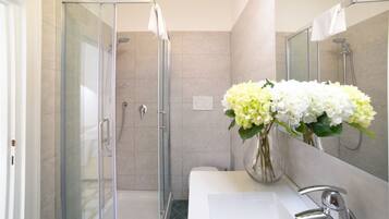 Vasca, asciugacapelli, bidet, asciugamani