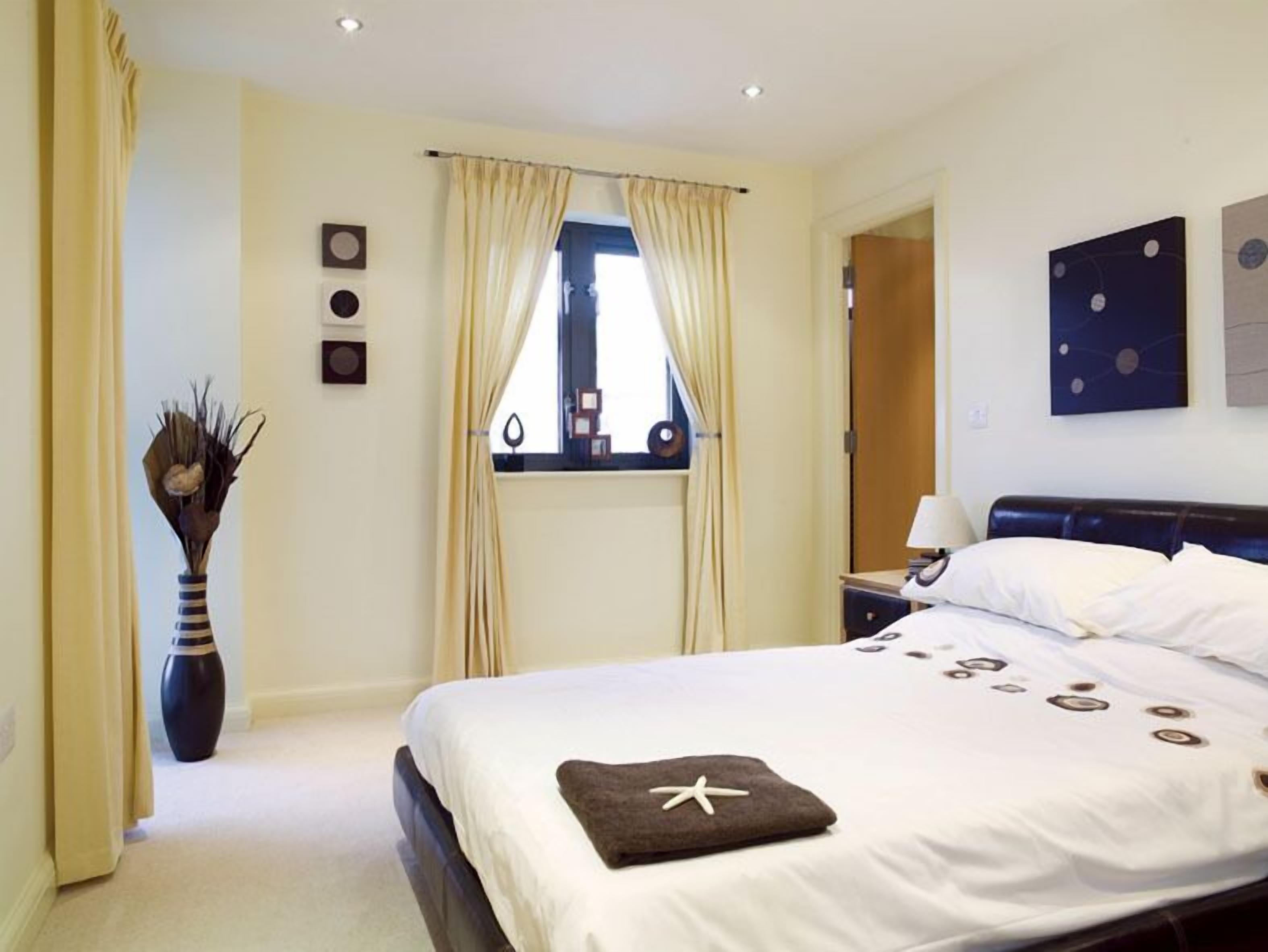 2 bedrooms, iron/ironing board, travel crib, WiFi