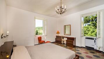 5 habitaciones, tabla de planchar con plancha y wifi gratis