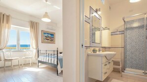 3 bedrooms, iron/ironing board, travel crib, WiFi (free)