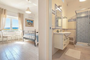 3 bedrooms, iron/ironing board, travel cot, free WiFi - Bright penthouse with incredible sea view in the center of Alghero with AC  WiFi (Alghero)