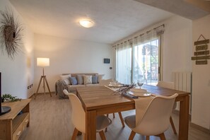 Dining - Road to Villasimius seaside villa with garden and Jacuzzi (Quartu Sant Elena)