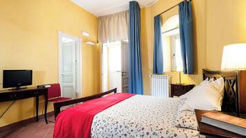 6 bedrooms, iron/ironing board, free WiFi, bed sheets