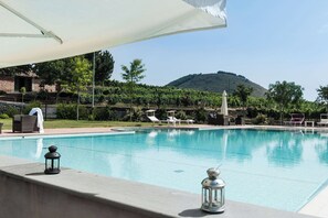 Outdoor pool, an infinity pool