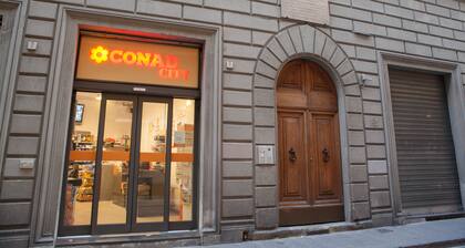 Modern, High End Comfort and Antique Charm close to Duomo, Train Station