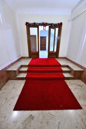 Interior - The Roman Residence. (Roma)