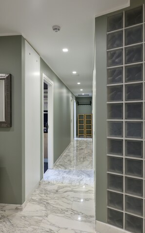 Interior - The Roman Residence. (Roma)