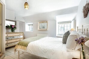 3 makuuhuonetta, silitysrauta/-lauta, ilmainen Wi-Fi, vuodevaatteet