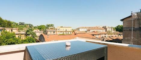 تناول الطعام بالخارج