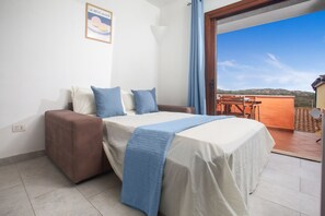 2 bedrooms, iron/ironing board, bed sheets