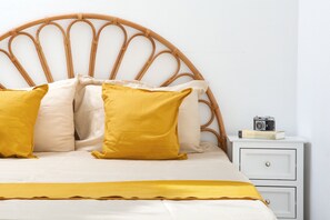 2 bedrooms, iron/ironing board, bed sheets